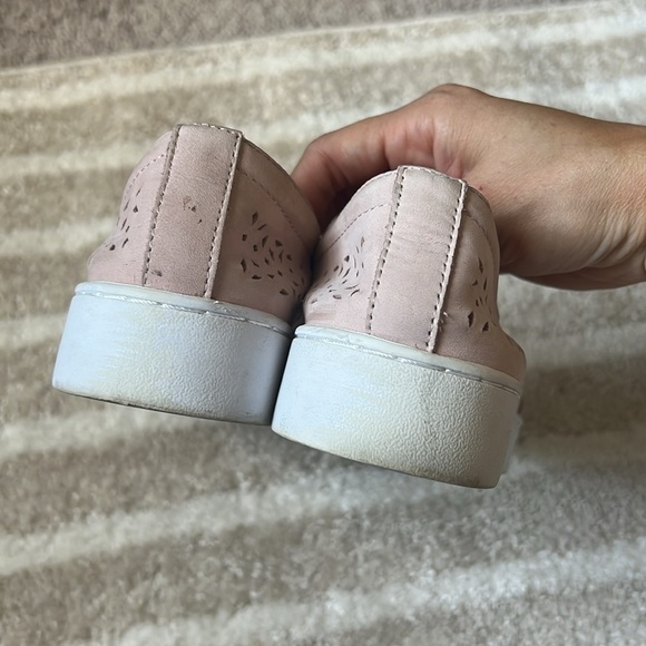 Vionic Kimmie Perf Light Pink Sneakers 6.5 - Picture 2 of 4